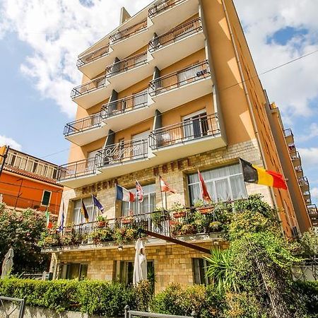 Hotel Minerva Pietra Ligure Eksteriør bilde