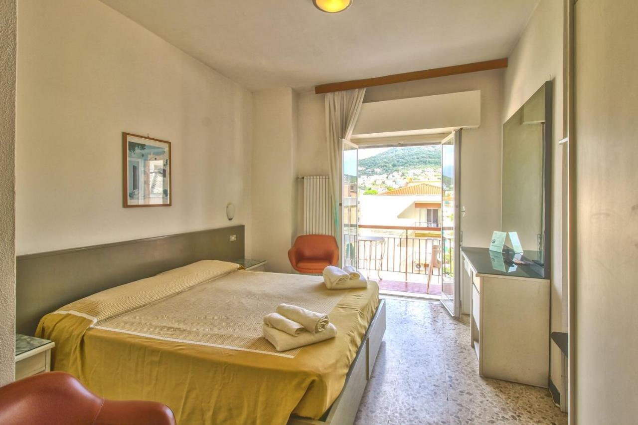 Hotel Minerva Pietra Ligure Eksteriør bilde
